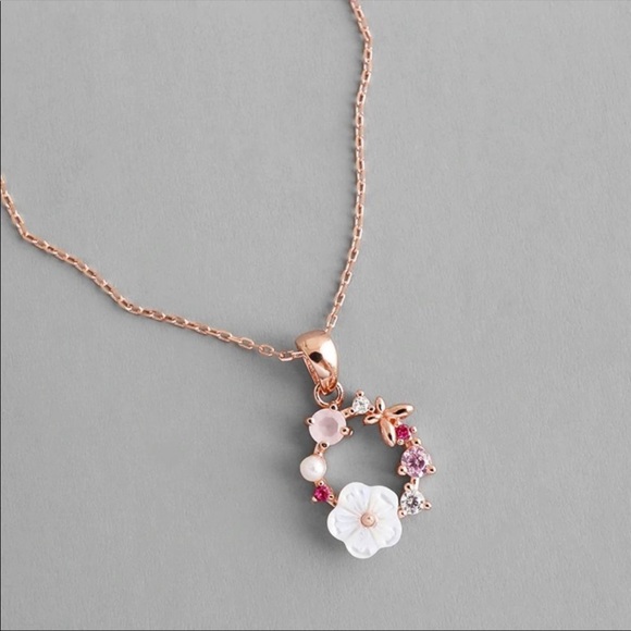 Jewelry - New 18K Rose Gold Butterfly Flower Necklace